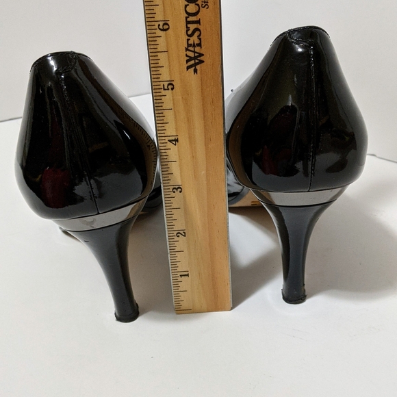 4/$25  Cole Haan patent leather pump 9B - Picture 9 of 13